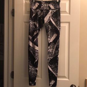 Lululemon snake pattern legging. Size 6.